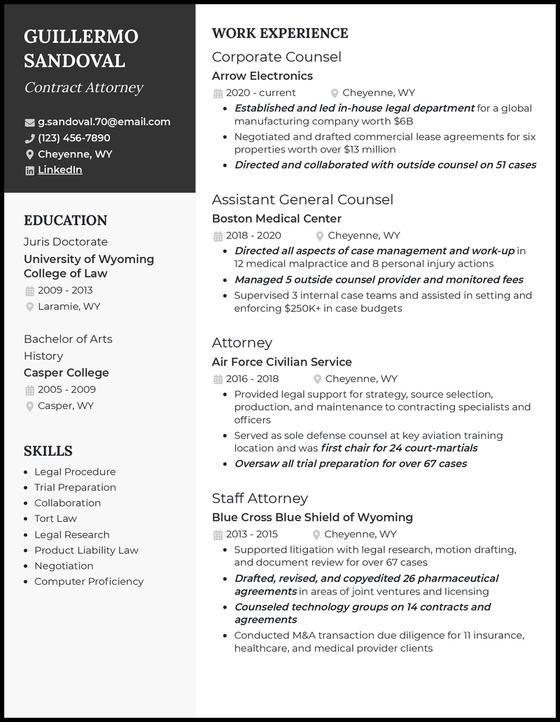 Contract attorney resume example with 8+ years experience