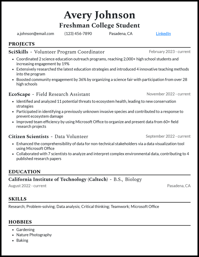 Clean freshman college student resume example with 4+ years experience